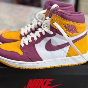 Jordan Air Retro High OG Box in yellow